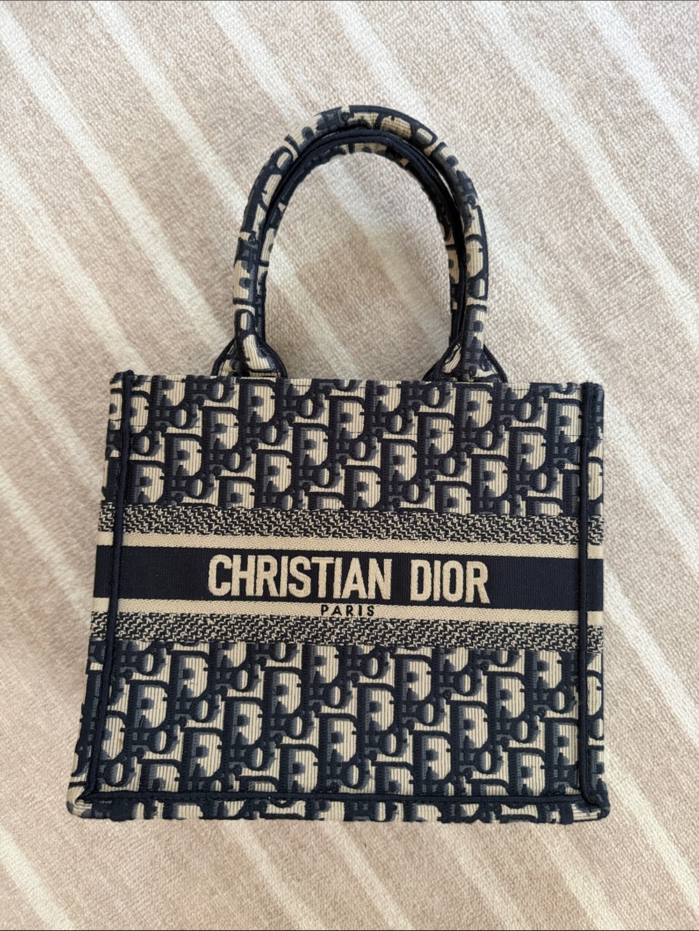 Dior Small Dior Book Tote
Blue Dior Oblique Embroidery